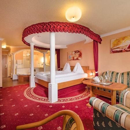 Hotel Winzer Wellness & Kuscheln Sankt Georgen im Attergau Buitenkant foto
