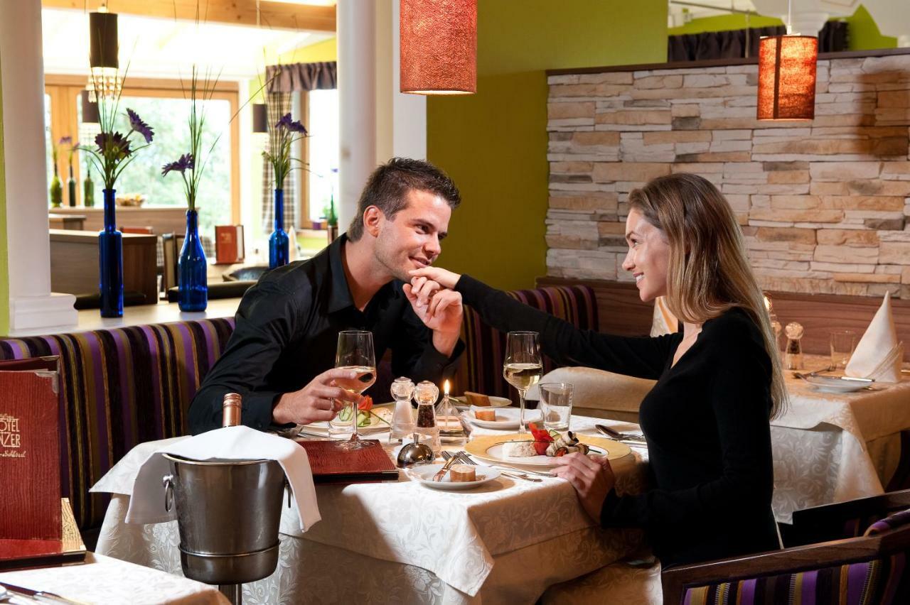 Hotel Winzer Wellness & Kuscheln Sankt Georgen im Attergau Buitenkant foto