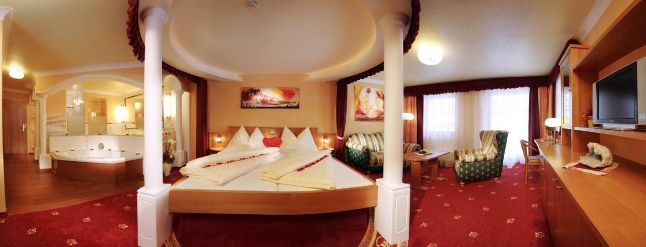 Hotel Winzer Wellness & Kuscheln Sankt Georgen im Attergau Buitenkant foto