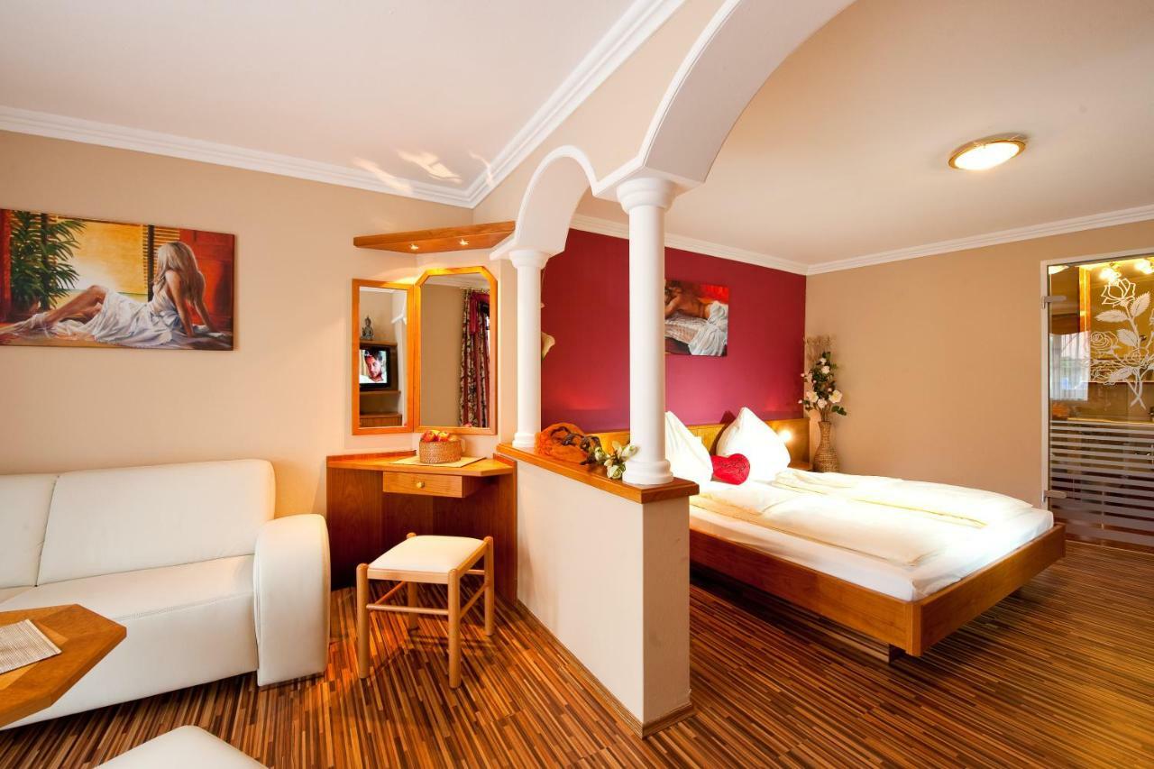 Hotel Winzer Wellness & Kuscheln Sankt Georgen im Attergau Buitenkant foto