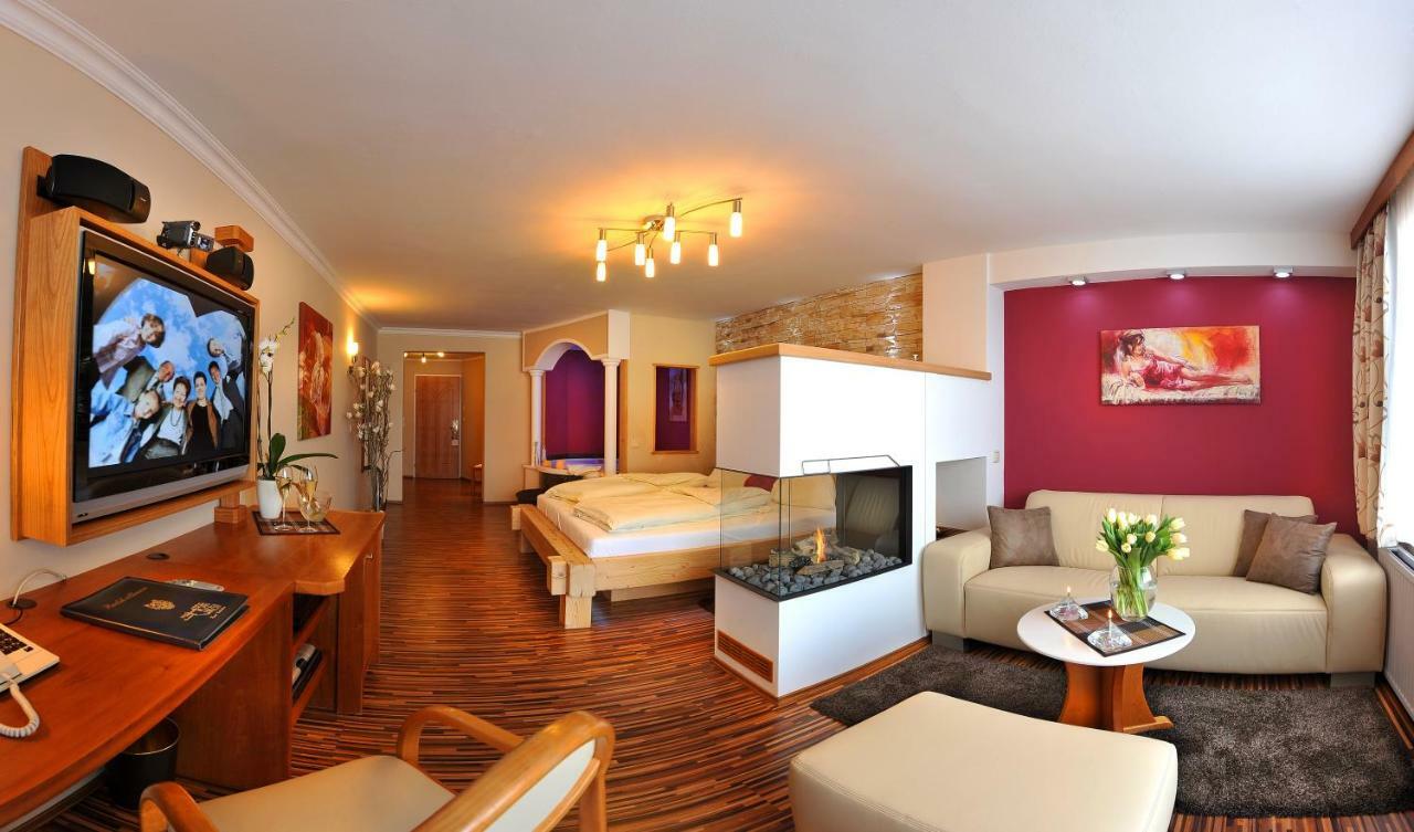 Hotel Winzer Wellness & Kuscheln Sankt Georgen im Attergau Buitenkant foto