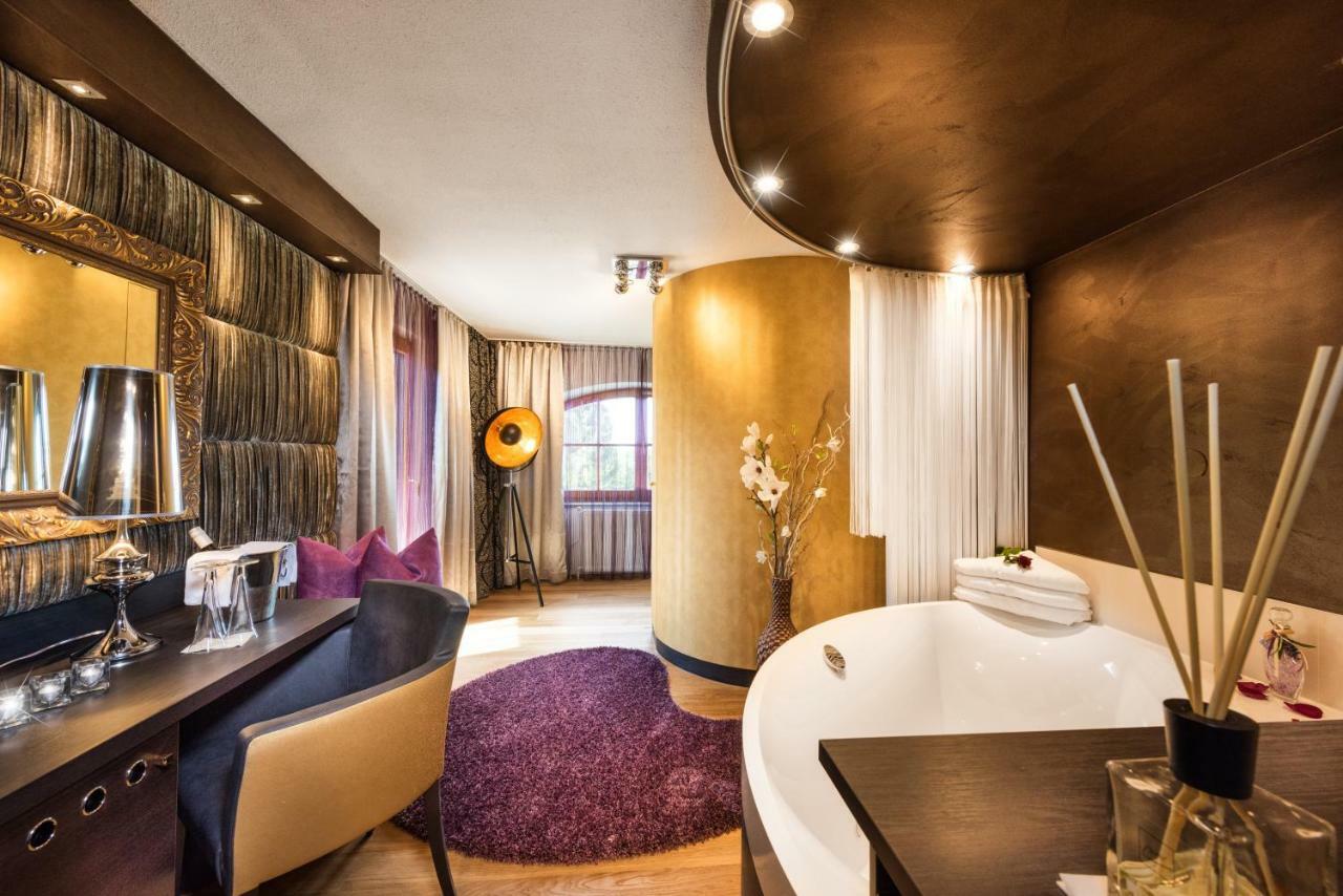 Hotel Winzer Wellness & Kuscheln Sankt Georgen im Attergau Buitenkant foto