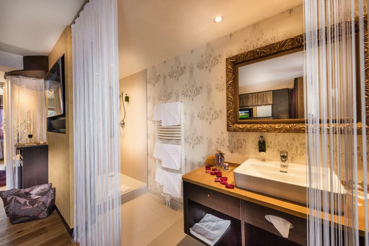Hotel Winzer Wellness & Kuscheln Sankt Georgen im Attergau Buitenkant foto
