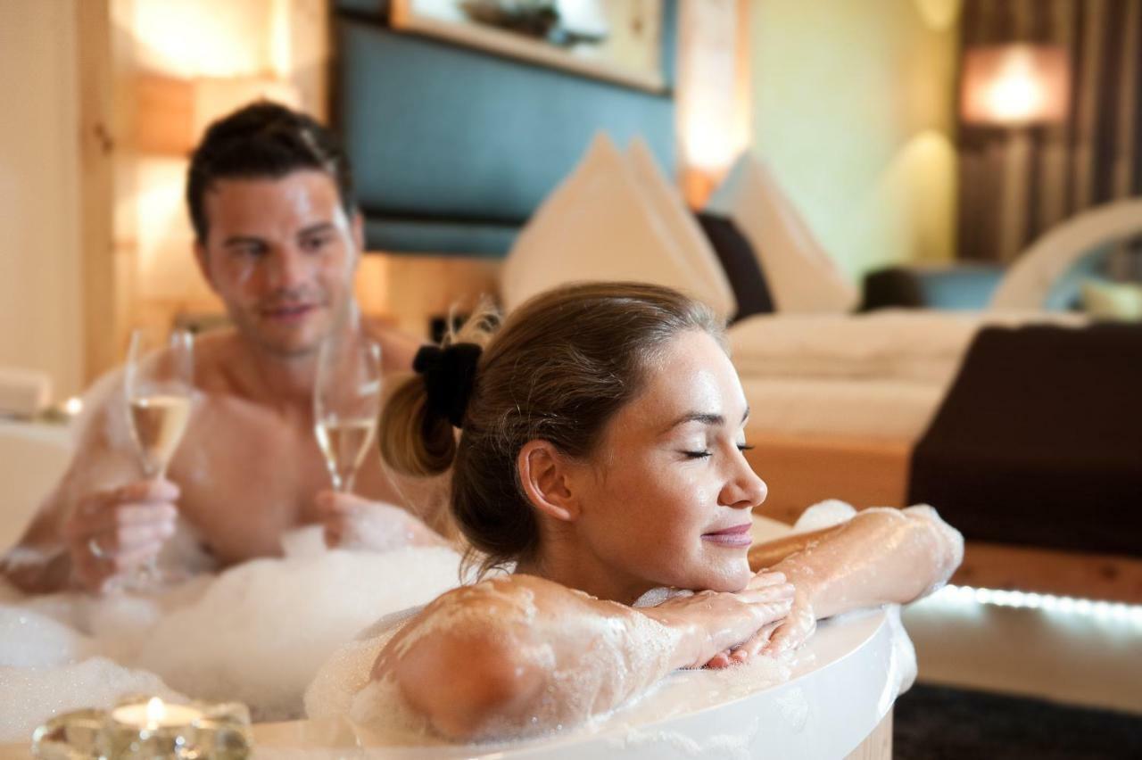 Hotel Winzer Wellness & Kuscheln Sankt Georgen im Attergau Buitenkant foto