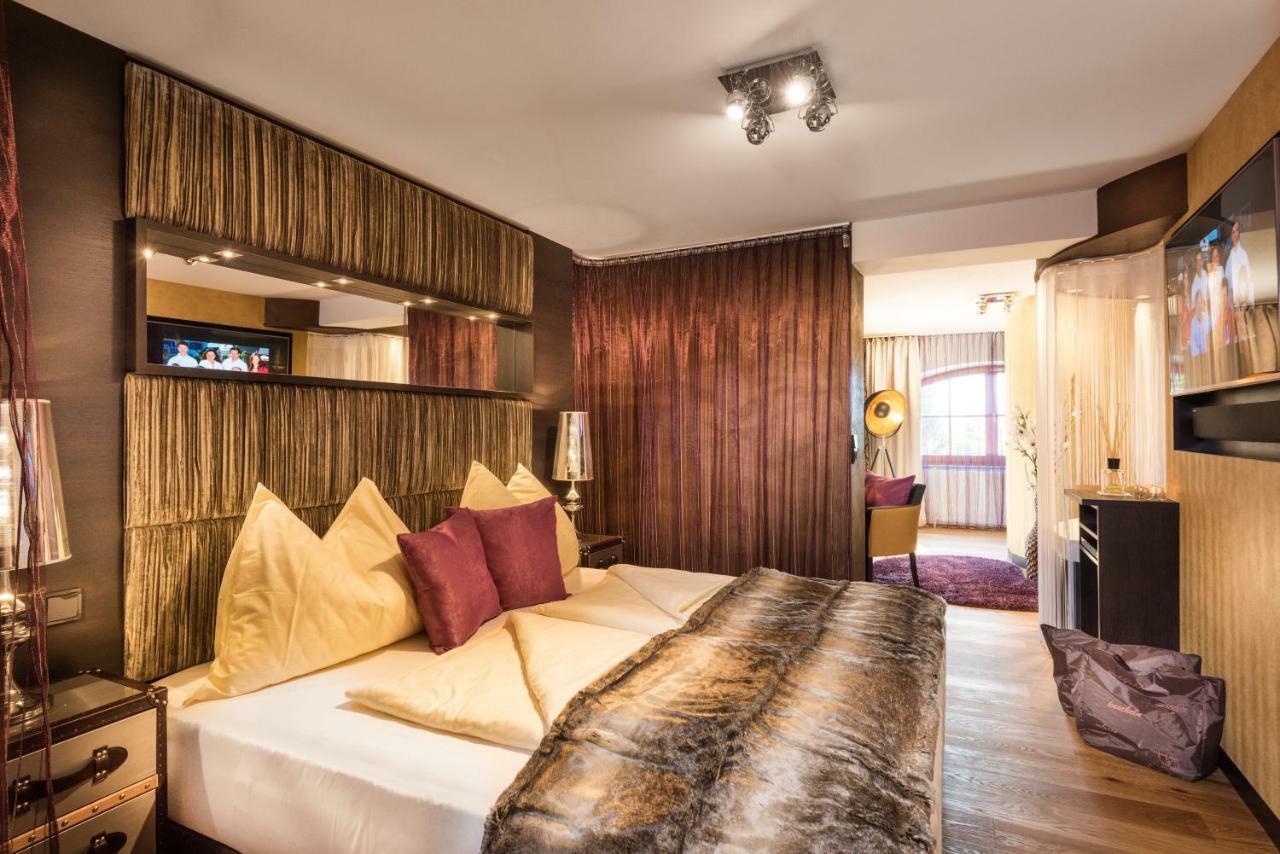 Hotel Winzer Wellness & Kuscheln Sankt Georgen im Attergau Buitenkant foto